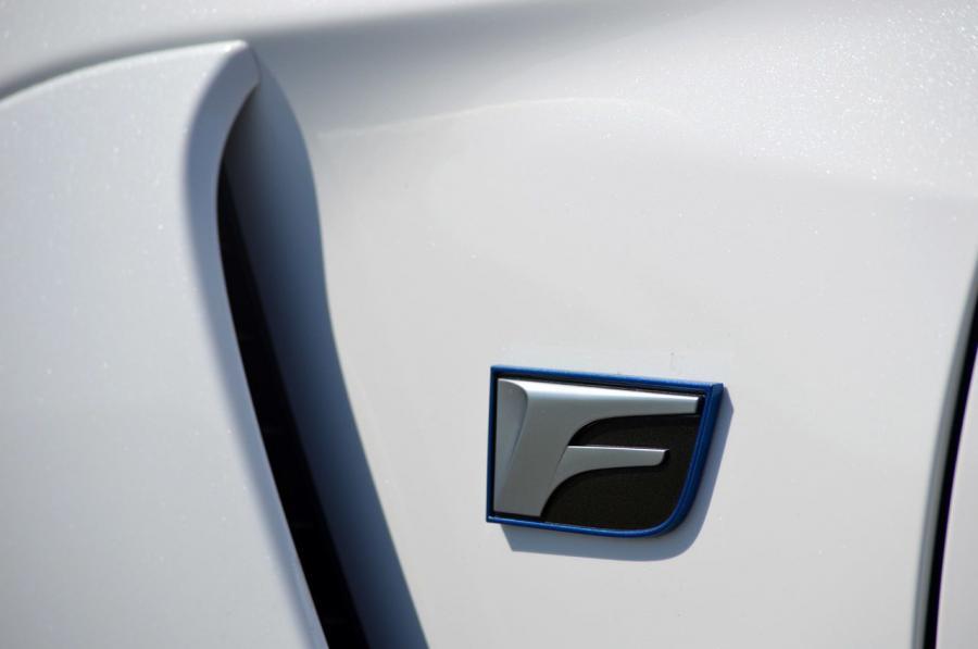 Логотип Lexus RC F 2014 года  (NA) (фото 24 из 200)